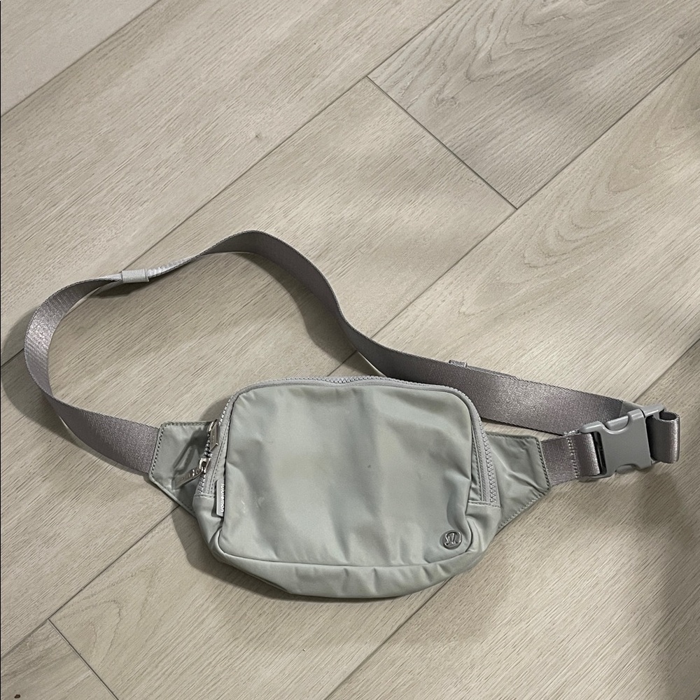 Lululemon everywhere belt bag